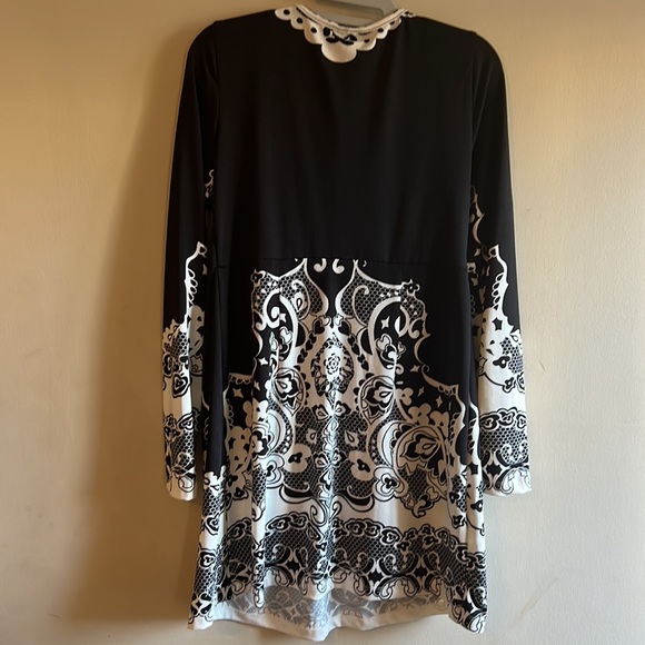 Beige by ECI Dress Womens Small Black White with Geometric Floral - Picture 6 of 6